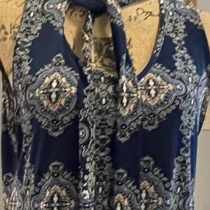 Modern Attraction size Large blouse